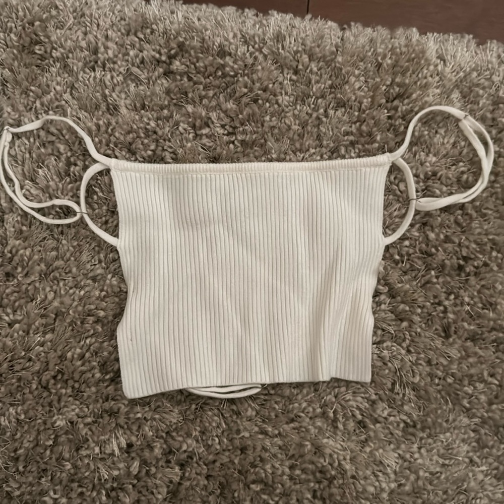 White edikted crop top